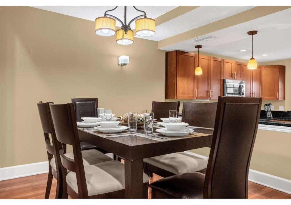Cozy & Elegant 4Br Enchanted Townhouse - 1 Mile To Disney With Resort Pool, Gym, & Jacuzzi Orlando Eksteriør bilde